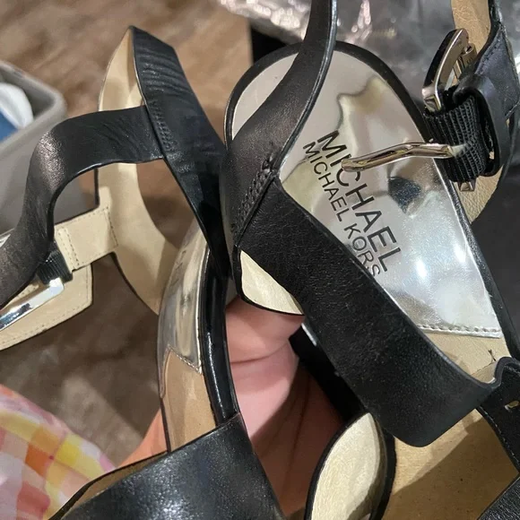 MK Heels - Picture 3 of 5